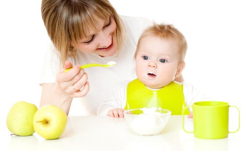 Constipatie bij baby's: puree eten