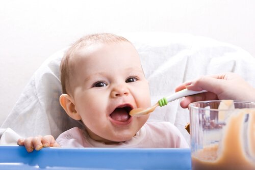 Gezonde recepten voor baby's van 9 tot 12 maanden: nieuwe texturen