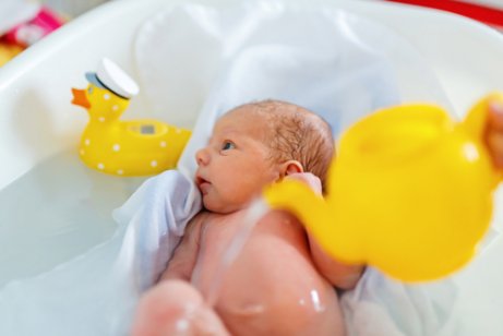6 tips voor het eerste bad van je pasgeboren baby