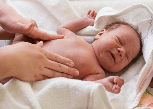 Constipatie bij baby's: buikmassage