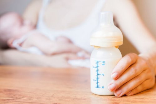 Flesje met moedermelk