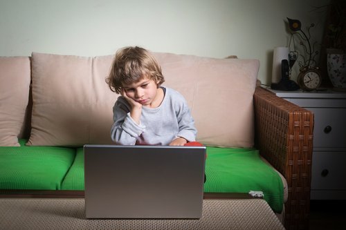 Geduld en voorzichtigheid zijn belangrijk om luiheid bij kinderen tegen te gaan