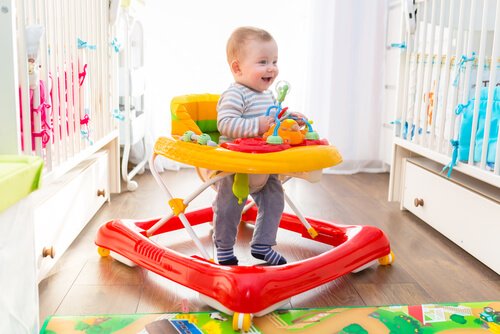 Voor- en nadelen van een loopstoel voor kinderen