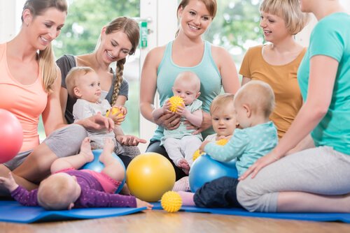 Moeders met kinderen
