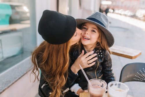 Millennial-ouders: moeder en dochter