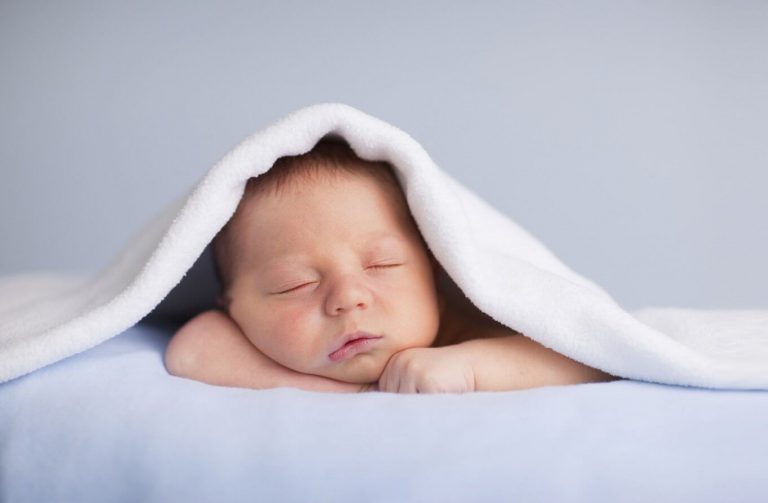 Een routine voor het slapengaan creëren voor je baby