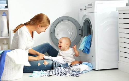 Wassen van babykleding 