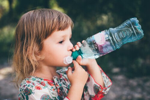 Hydratatie om constipatie bij kinderen te bestrijden