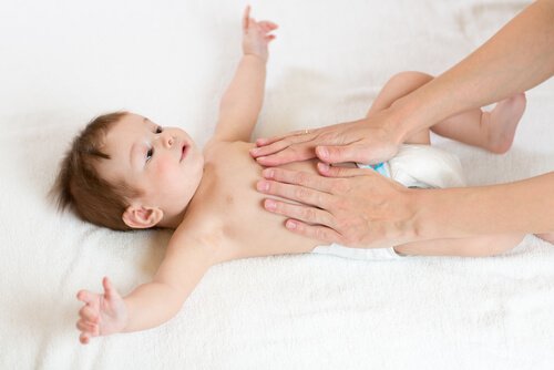 Babymassage helpt bij ontwikkeling zenuwstelsel