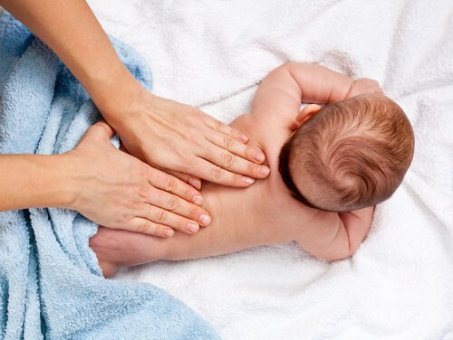 12 voordelen van babymassage