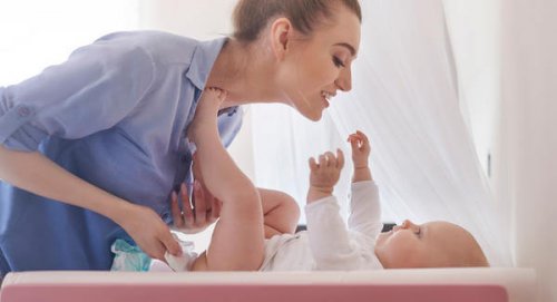 Luiers verschonen: hoe kun je een baby kalmeren?