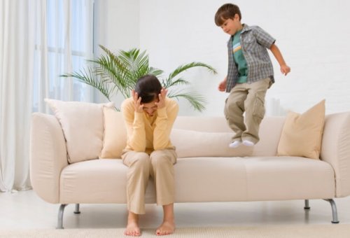 Redenen waarom slecht gedrag in het bijzijn van de ouders vaak voorkomt