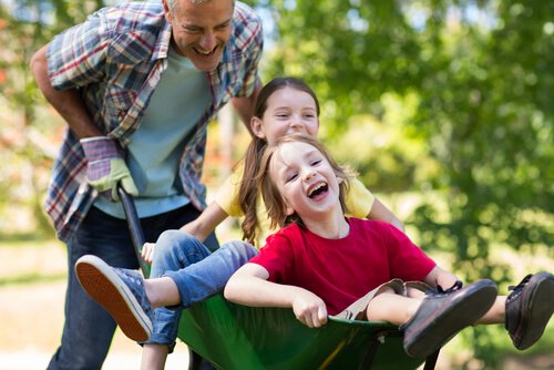 Hyperactieve kinderen in een kruiwagen