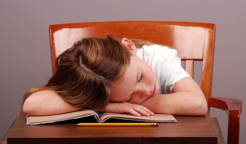 Waarom krijgen kinderen die laat gaan slapen vaker last van aandoeningen