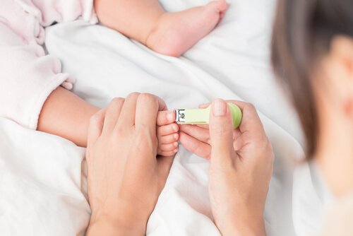 De nagels van je baby: nagelknipper