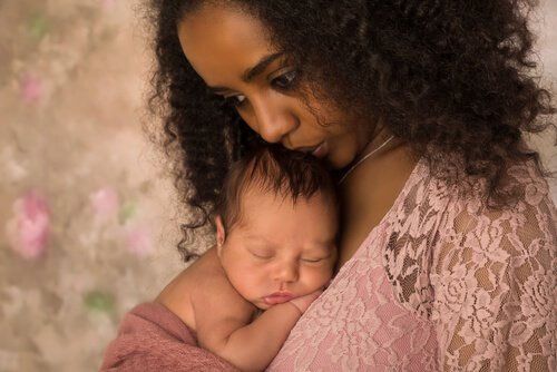 Postnatale dwangstoornis: mama met baby