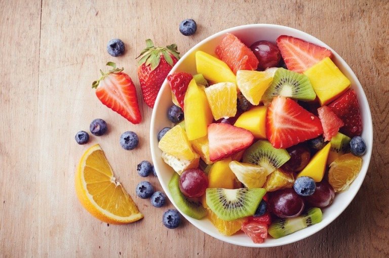 Gezond fruit in het dieet van een kind