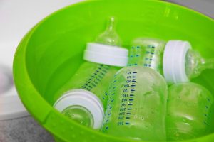 Tips voor het steriliseren van babyflesjes
