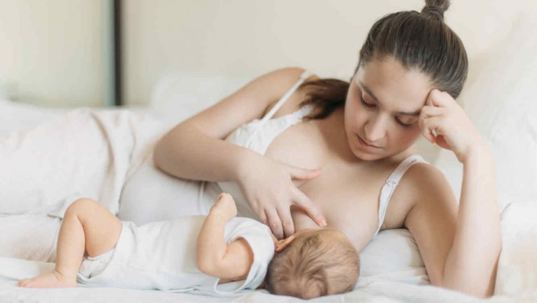 Houdingen tijdens de borstvoeding