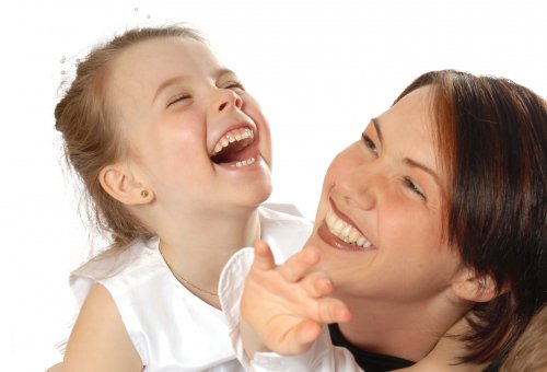 Een gevoel voor humor ontwikkelen bij kinderen
