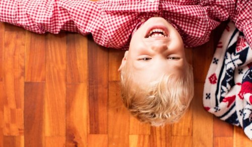 Lachen om jezelf: leer het aan je kind