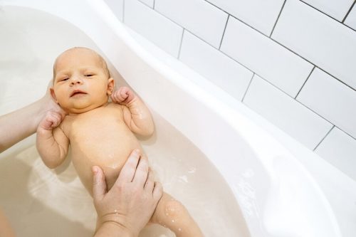 Hoe vaak moet een baby gebadderd worden?