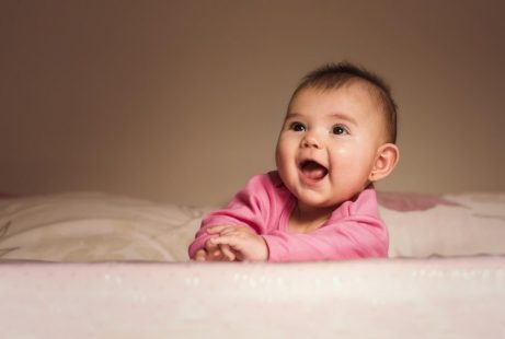 Meisje met gepiercete oren