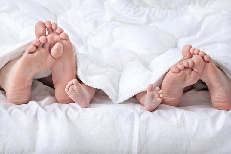 Moeten we baby's in het bed van hun ouders laten slapen