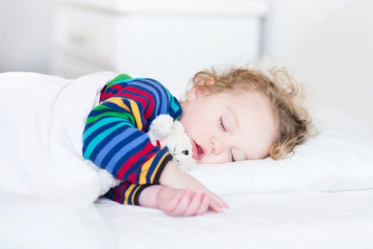 Voordelen van dutjes doen voor baby's en kinderen