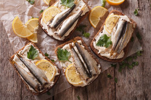 Sardines op toast is een ijzerrijk voedingsmiddel tijdens de zwangerschap
