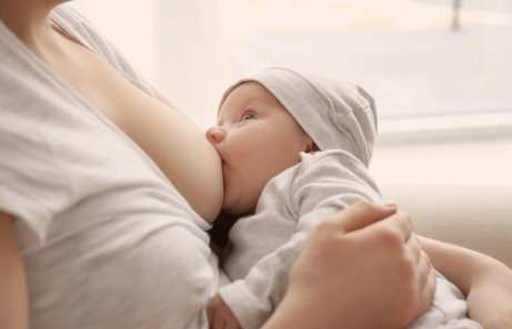 Wat te doen als je baby zich verslikt tijdens bijvoorbeeld de borstvoeding
