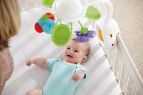 Baby mobiel boven de wieg