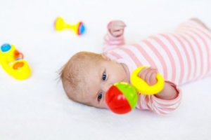 8 soorten fantastisch speelgoed voor pasgeborenen