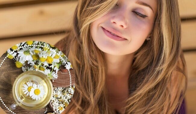 Vrouw met mooi haar en bloemen