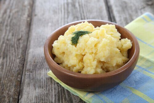 Koolhydraatrijke puree van rijst en kip