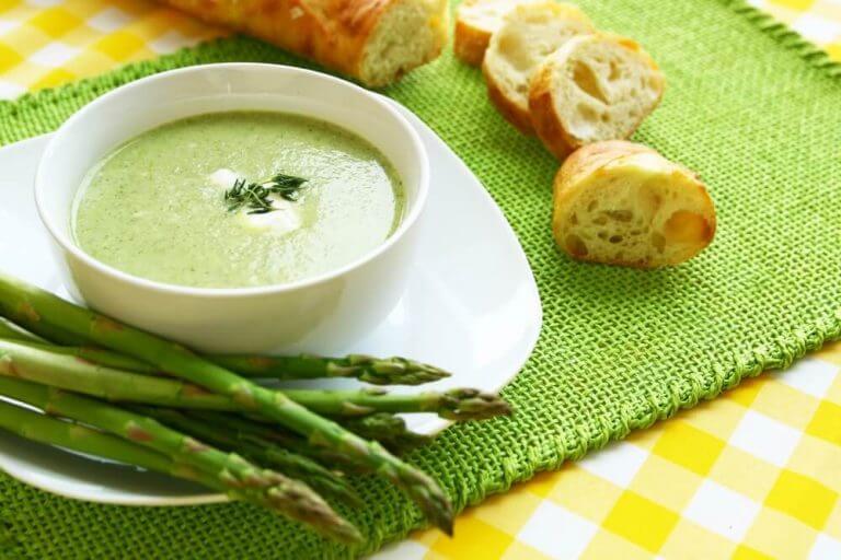 Crème van asperge in de kraamperiode