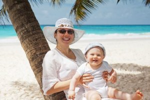 Wanneer kan ik met mijn baby naar het strand?