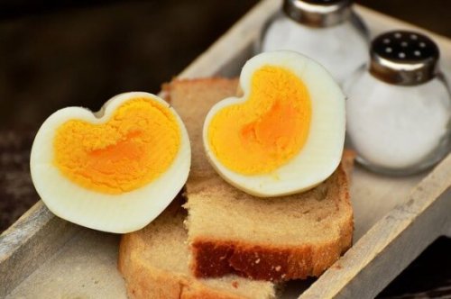 Wanneer eieren toe te voegen aan het dieet van je kinderen