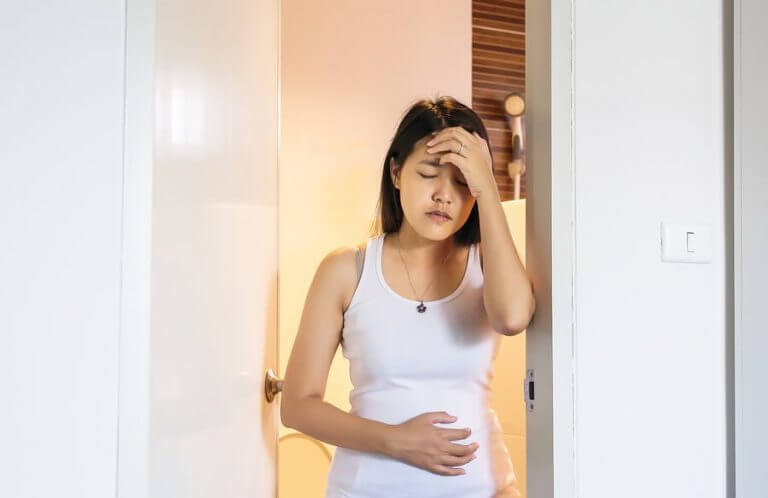 Zwangere vrouw met hoofdpijn