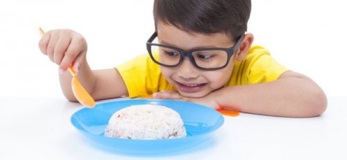Jongen heeft zin om te eten