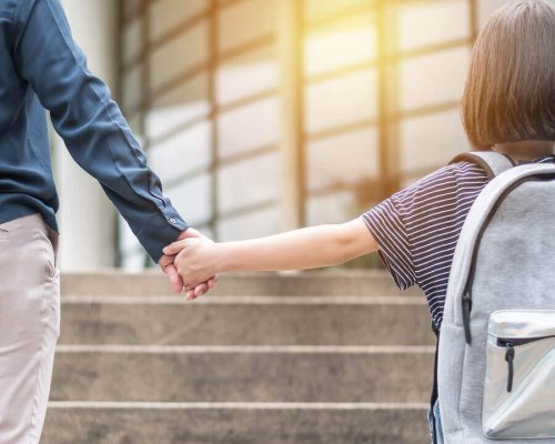 Hoe het wisselen van school kinderen beïnvloedt