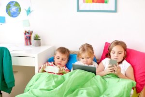Weet je op welke leeftijd kinderen mobiele telefoons zouden mogen krijgen?