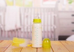 Hoe je op de juiste manier babyflessen schoonmaakt