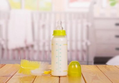 Hoe je op de juiste manier babyflessen schoonmaakt