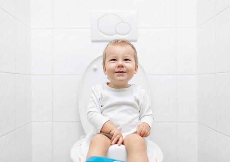 jongen met een toiletverkleiner