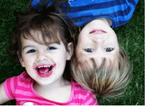 Wat je 2-jarige peuter zou moeten kunnen