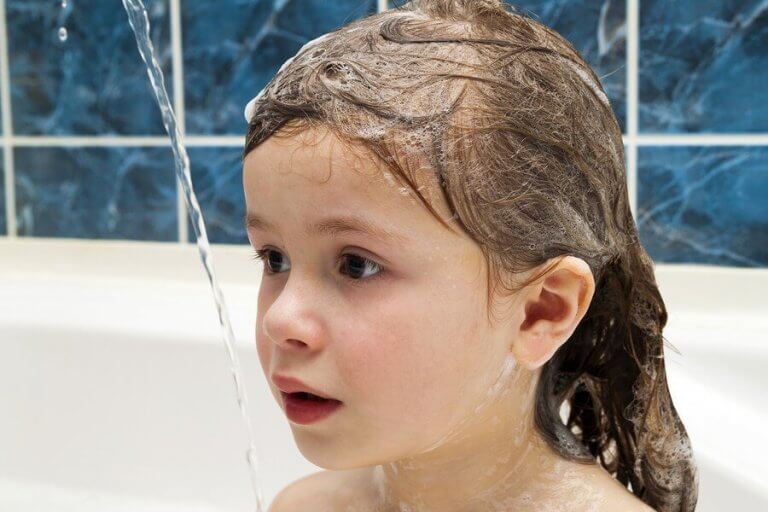 Is het goed om het haar van kinderen elke dag te wassen?