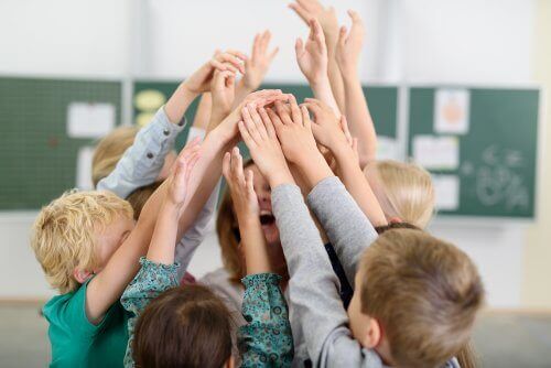 Kinderen spelen samen