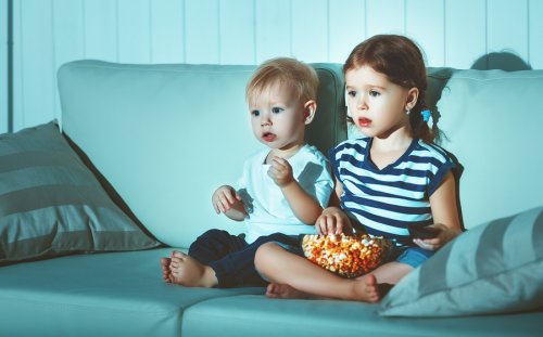 Kinderen kijken televisie