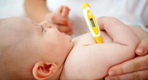 De lichaamstemperatuur van een baby